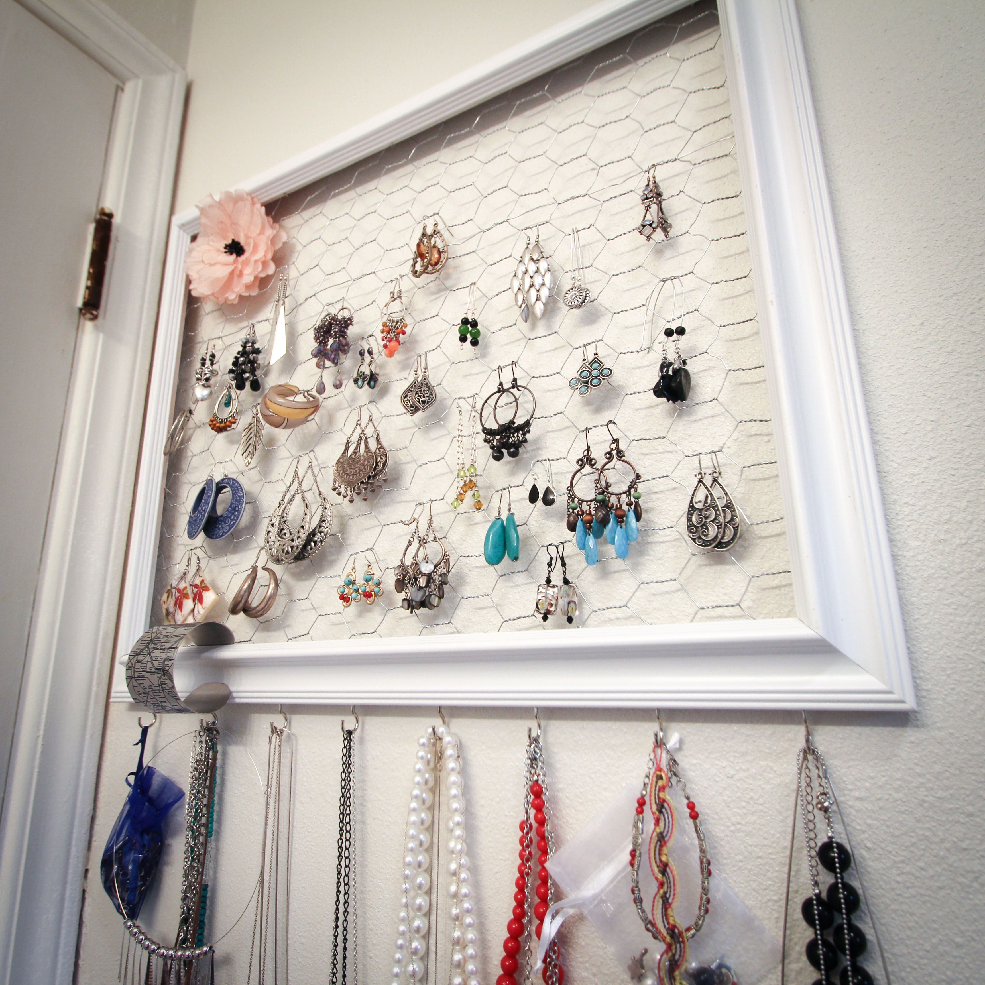 Ways to display jewelry